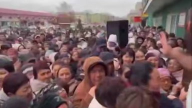 Тегін аяқ киім тарату: Өскеменде дүкен ашылуы қысымға ұласты