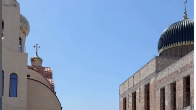 شىمكەنتتە قاتار سالىنىپ جاتقان مەشىت پەن شىركەۋ قۇرىلىسى تالقىعا ءتۇستى