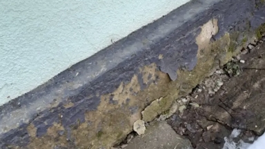 Таразда шатыры тесілген үйде жүздеген тұрғын өмір сүріп жатыр