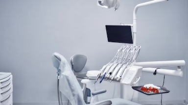 Stomatologıadaǵy jalǵan esep: 300 mln teńge jymqyrylǵan