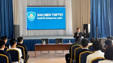 «Заң мен тәртіп»: елордалық оқушыларға цифрлық қауіпсіздік бойынша лекция өтті