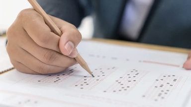 “Қазақ тілін білу міндеттеледі”. Қазақстанда тұруға ниетті шетелдіктерге жаңа талап енгізілмек