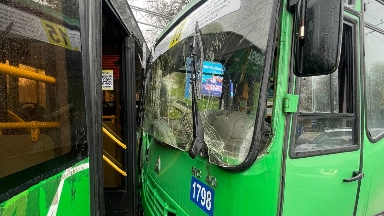 Алматыда екі автобус соқтығысып, жолаушылар зардап шекті