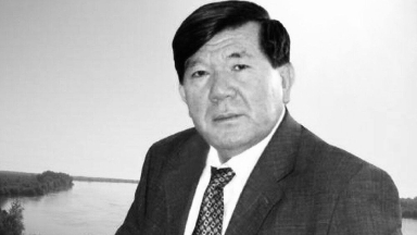Мұхтар Шаханов өмірден озды