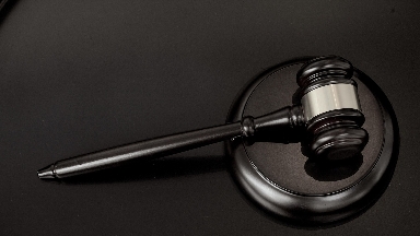 Түнгі клубтағы төбелес: бір адам көзінен айырылып, үш күдікті сотталды