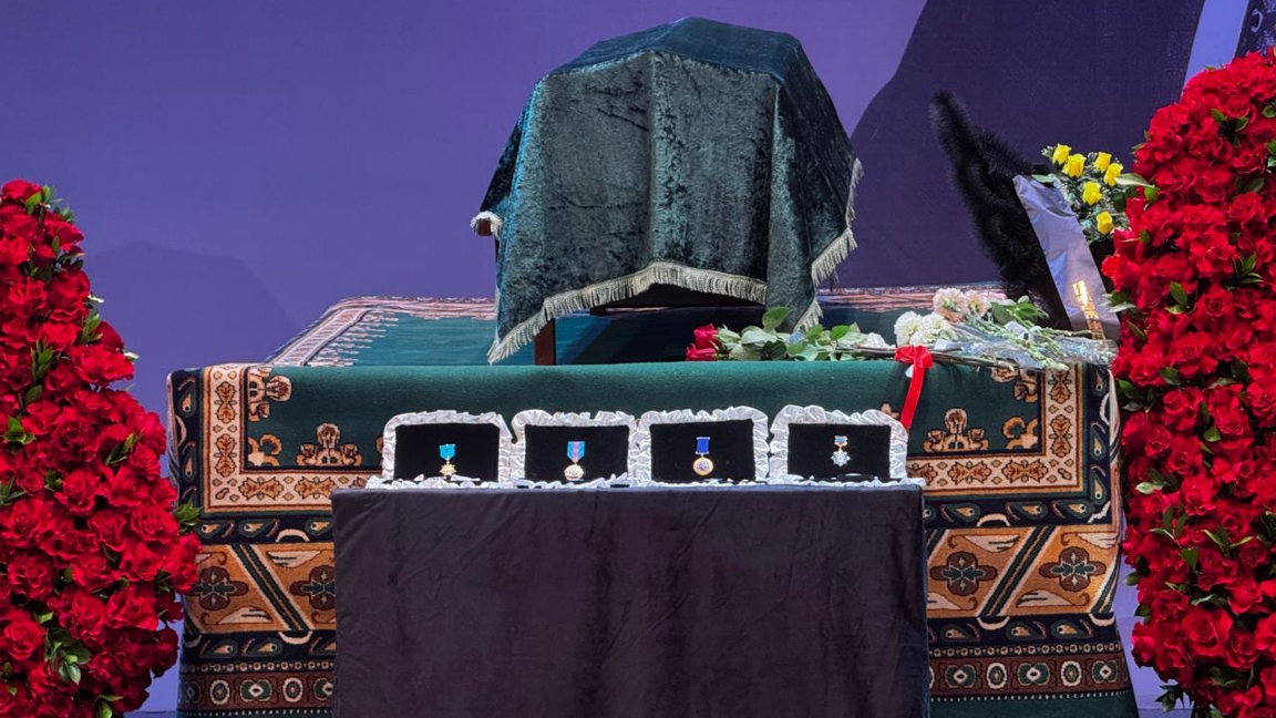 Алматыда Мұхтар Шахановты ақтық сапарға шығарып салу рәсімі өтті