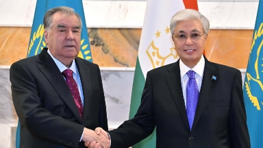 Астана президенттерді жинап жатыр: Тоқаев Эмомали Рахмонмен кездесті