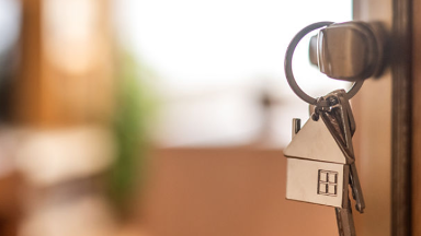 Жетімдер жылдар бойы баспана күтуде: сенатор Үкіметке қатаң сауал жолдады