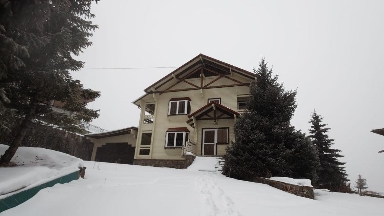 Қазақстанның Грузиядағы экс-елшісінің жұбайына тиесілі үй қайтадан сатылымға шығарылды