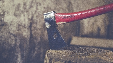 СҚО-да әйел танысын балтамен өлтіріп, мәйітті бірнеше күн төсектің астында жасырған