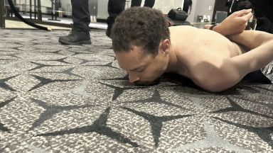 Tramp qatysqan sharadaǵy atys: kúdikti basty nysanasyn atady