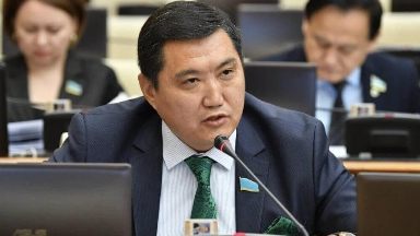 Бақытжан Базарбек "Болашақ" грантын алғандардың тізімін жариялауды талап етті