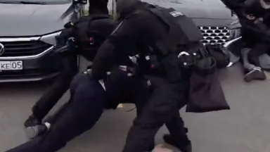 الماتى وبلىسىندا بوپسالاۋشىلار 28 جاستاعى جىگىتتىڭ كولىگىن تارتىپ الىپ، قوماقتى اقشا تالاپ ەتكەن