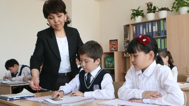 Мәжіліс педагог мәртебесін күшейтетін заңды мақұлдады