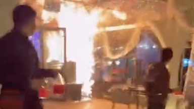 Алматыдағы торттағы майшамдардан кафе өртке орана жаздады