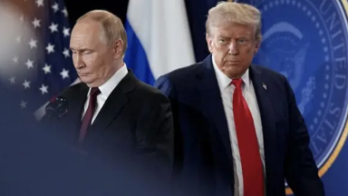 Pýtın Tramppen telefon arqyly sóılesip, Jeńis kúnine oraı bitim jarıalaýǵa daıyn ekenin aıtty